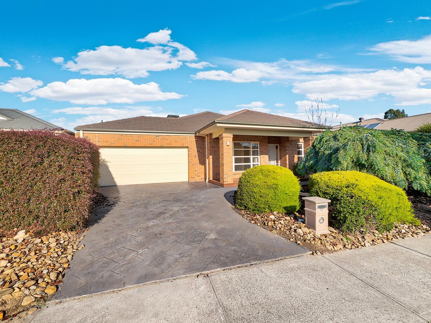 4 bedrooms House in 17 Lavender Avenue PAKENHAM VIC, 3810