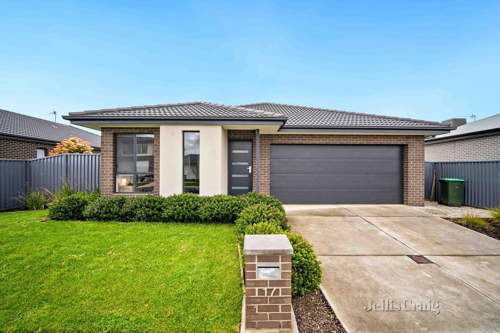 4 bedrooms House in 17 Leitrim Street ALFREDTON VIC, 3350