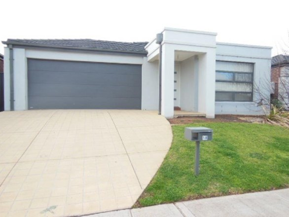 18 Edmondshaw Drive, Deer Park VIC 3023