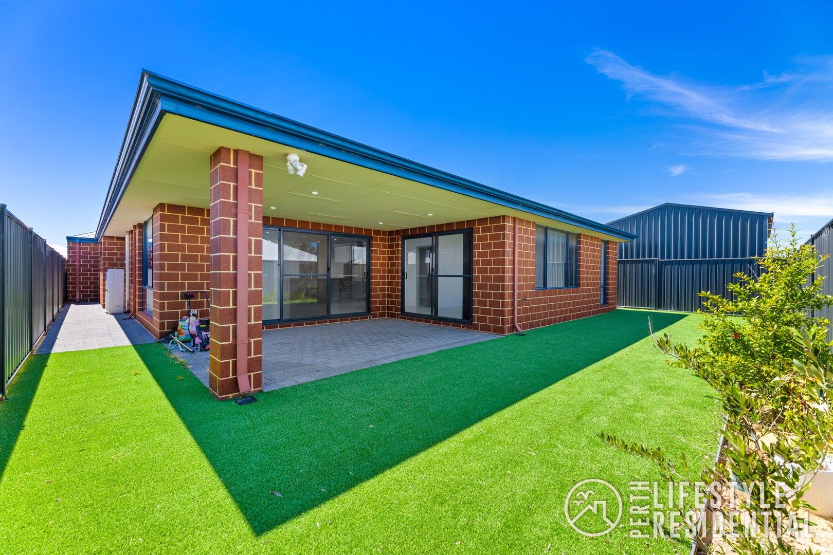 4 bedrooms House in 8 Pinehurst Street YANCHEP WA, 6035