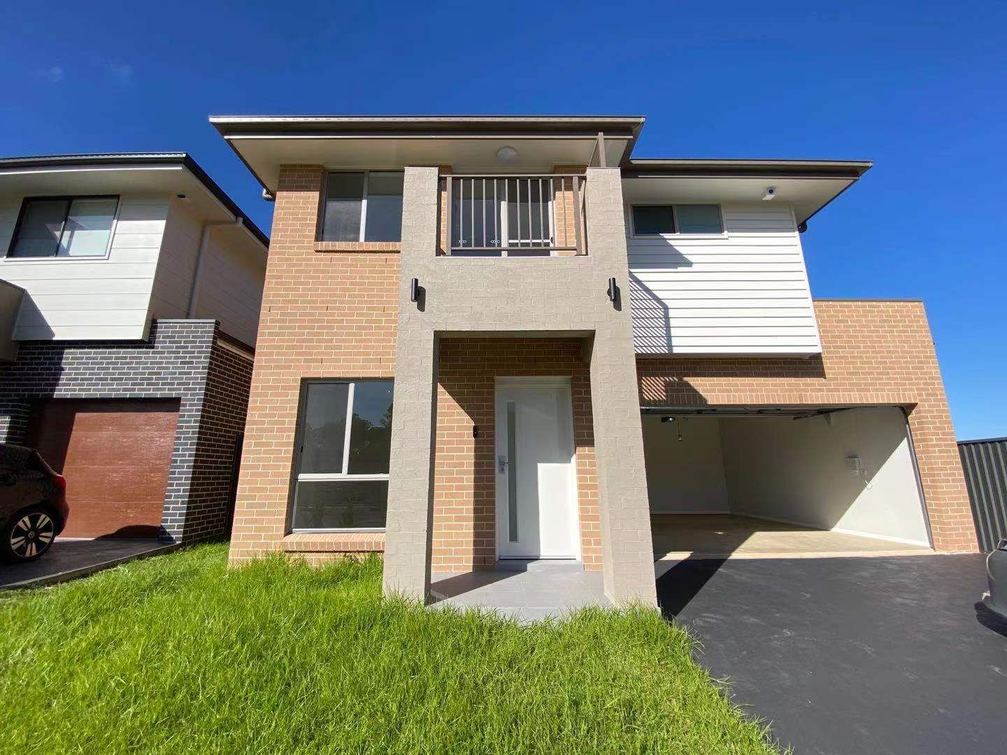 4 bedrooms House in 4 Maneroo Street ROUSE HILL NSW, 2155