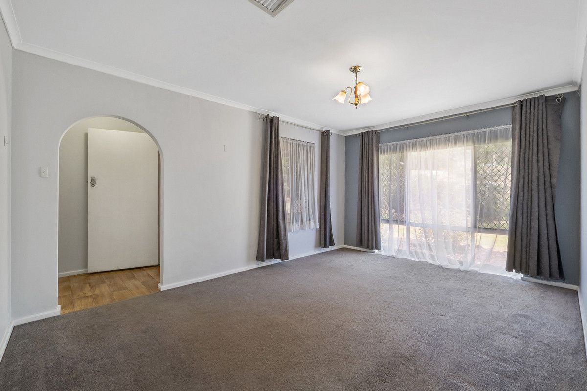 10 Coolabah Drive, Mount Nasura WA 6112, Image 2