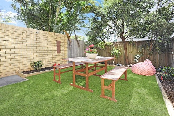 Picture of 2/209 Bonney Avenue, CLAYFIELD QLD 4011