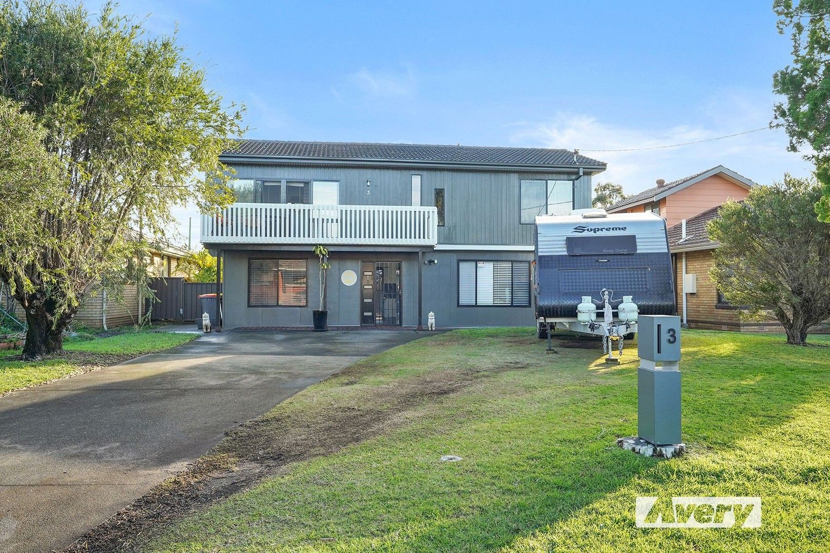 4 bedrooms House in 3 Lynn Place SPEERS POINT NSW, 2284