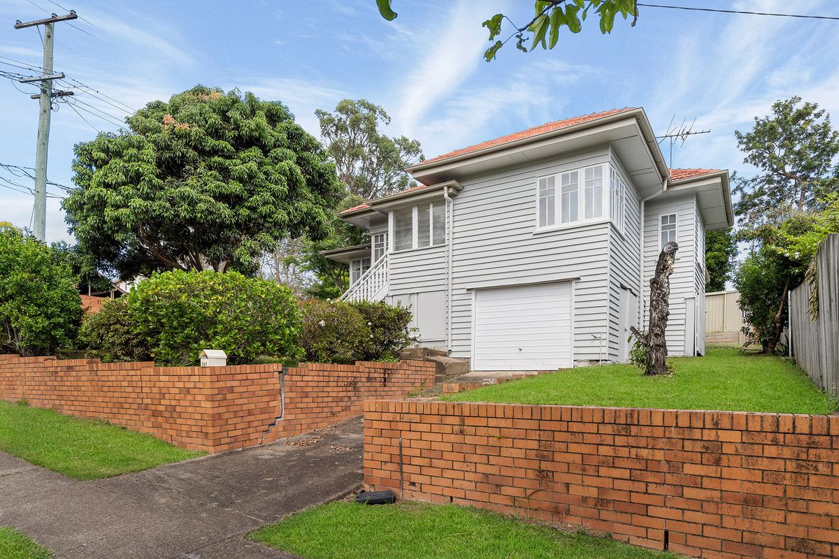 4 bedrooms House in 1 Swain Street HOLLAND PARK QLD, 4121