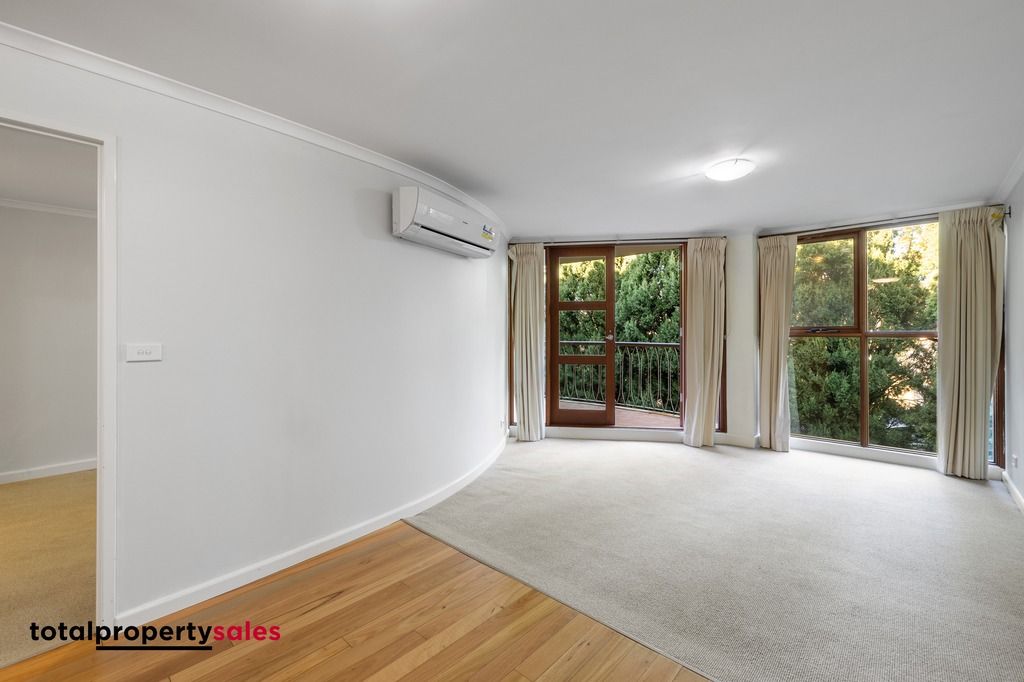 36/18 Captain Cook Crescent, Griffith ACT 2603, Image 2