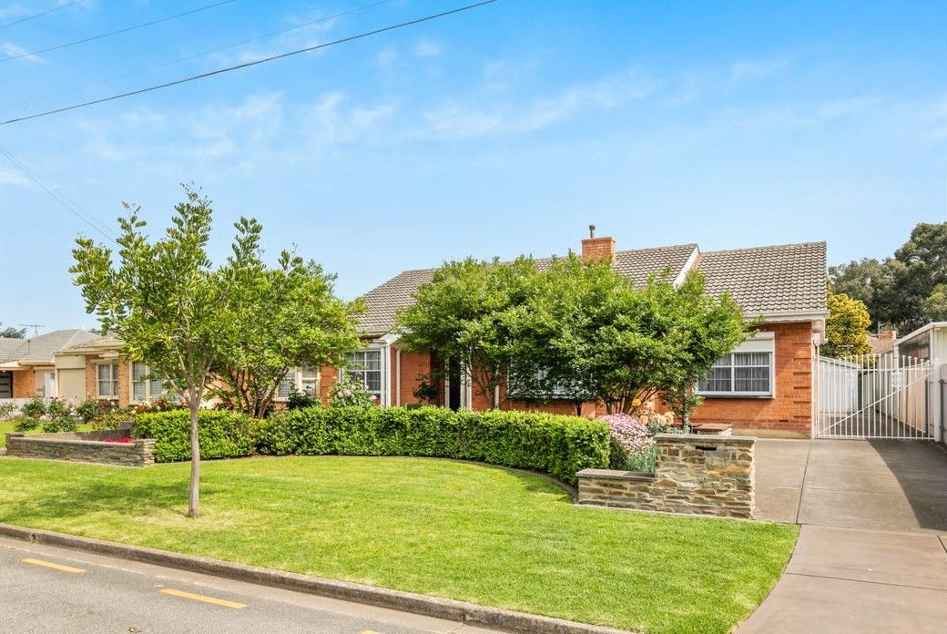 4 bedrooms House in 17 Whitelodge Road PARADISE SA, 5075