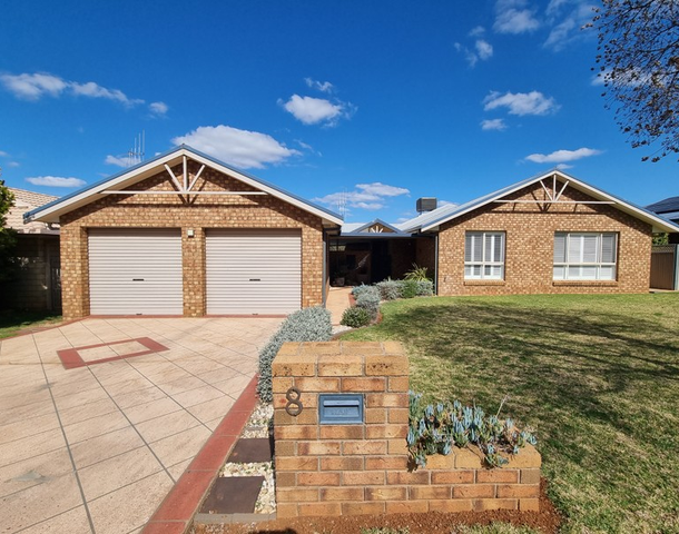 8 Noonan Street, Parkes NSW 2870