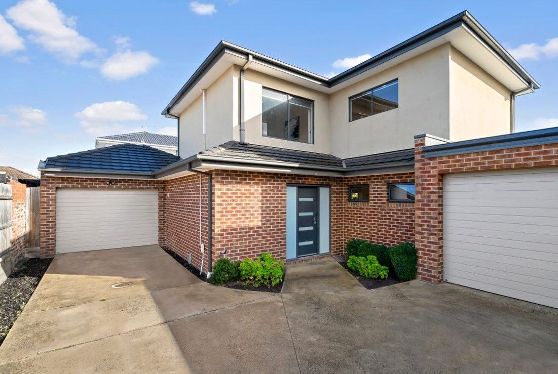 4 bedrooms Townhouse in 2/33 Selworthy Avenue OAKLEIGH SOUTH VIC, 3167