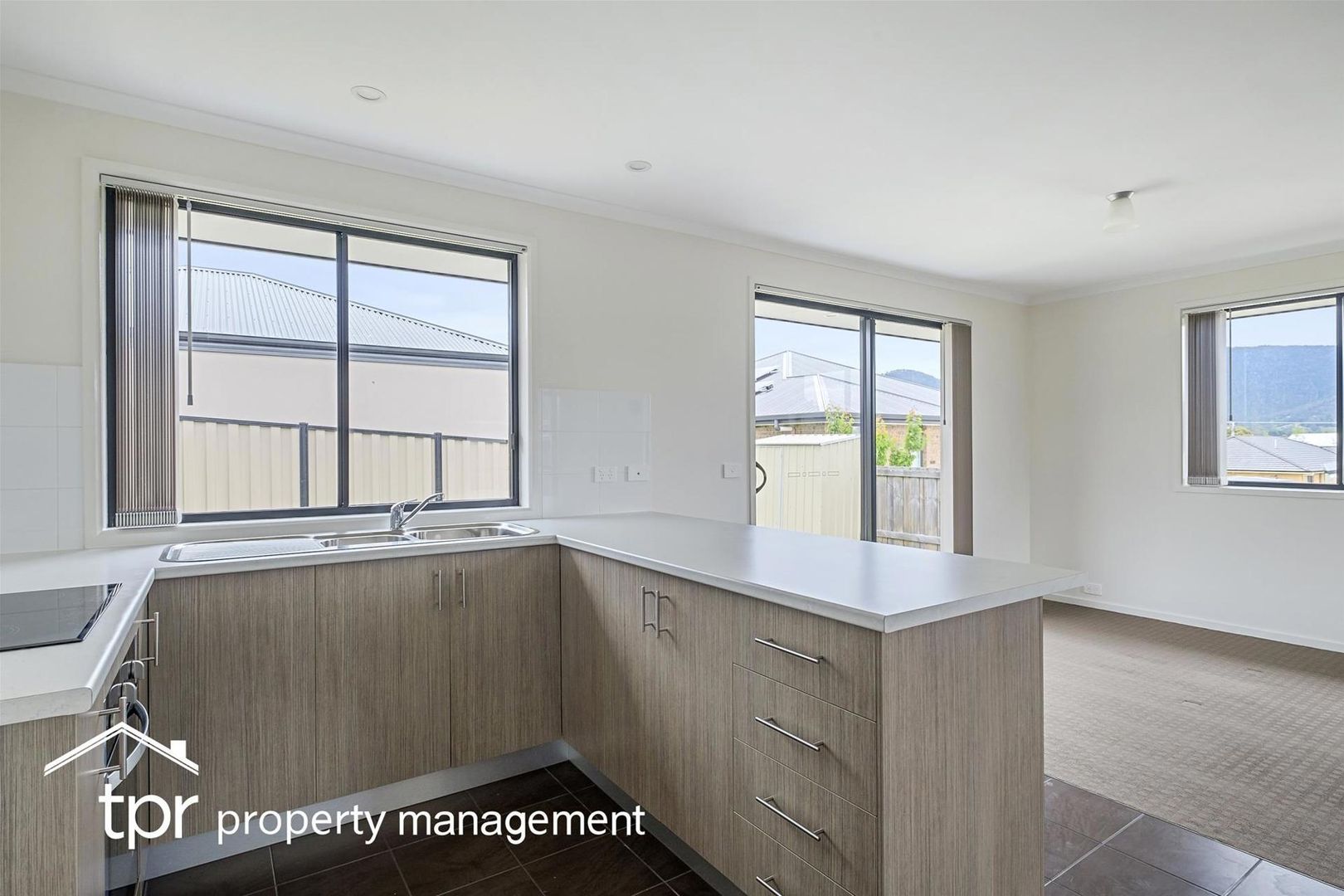 1/14 Larsen Court, Ranelagh TAS 7109, Image 2