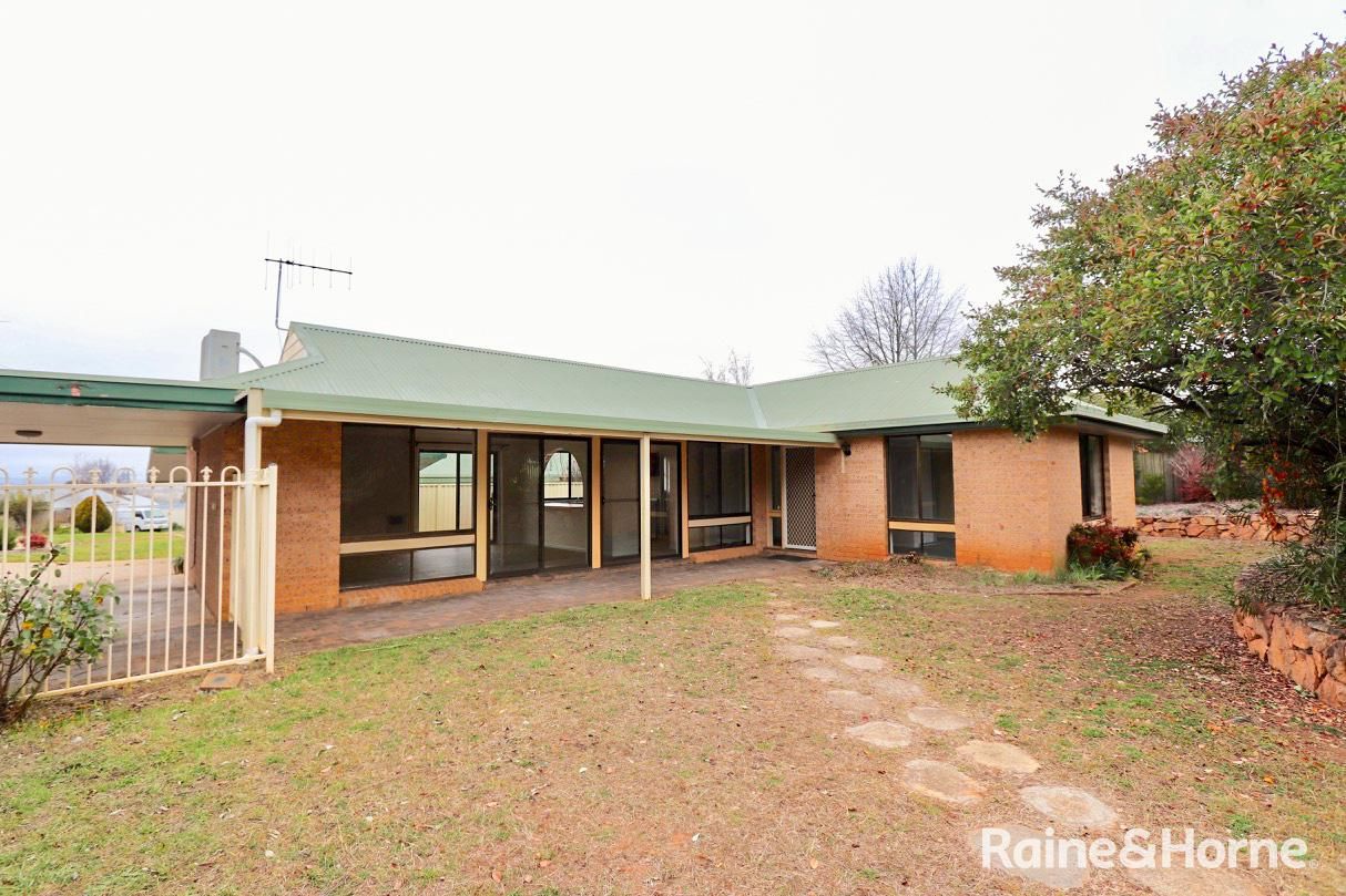 2 bedrooms Apartment / Unit / Flat in 1/292 Havannah Street BATHURST NSW, 2795