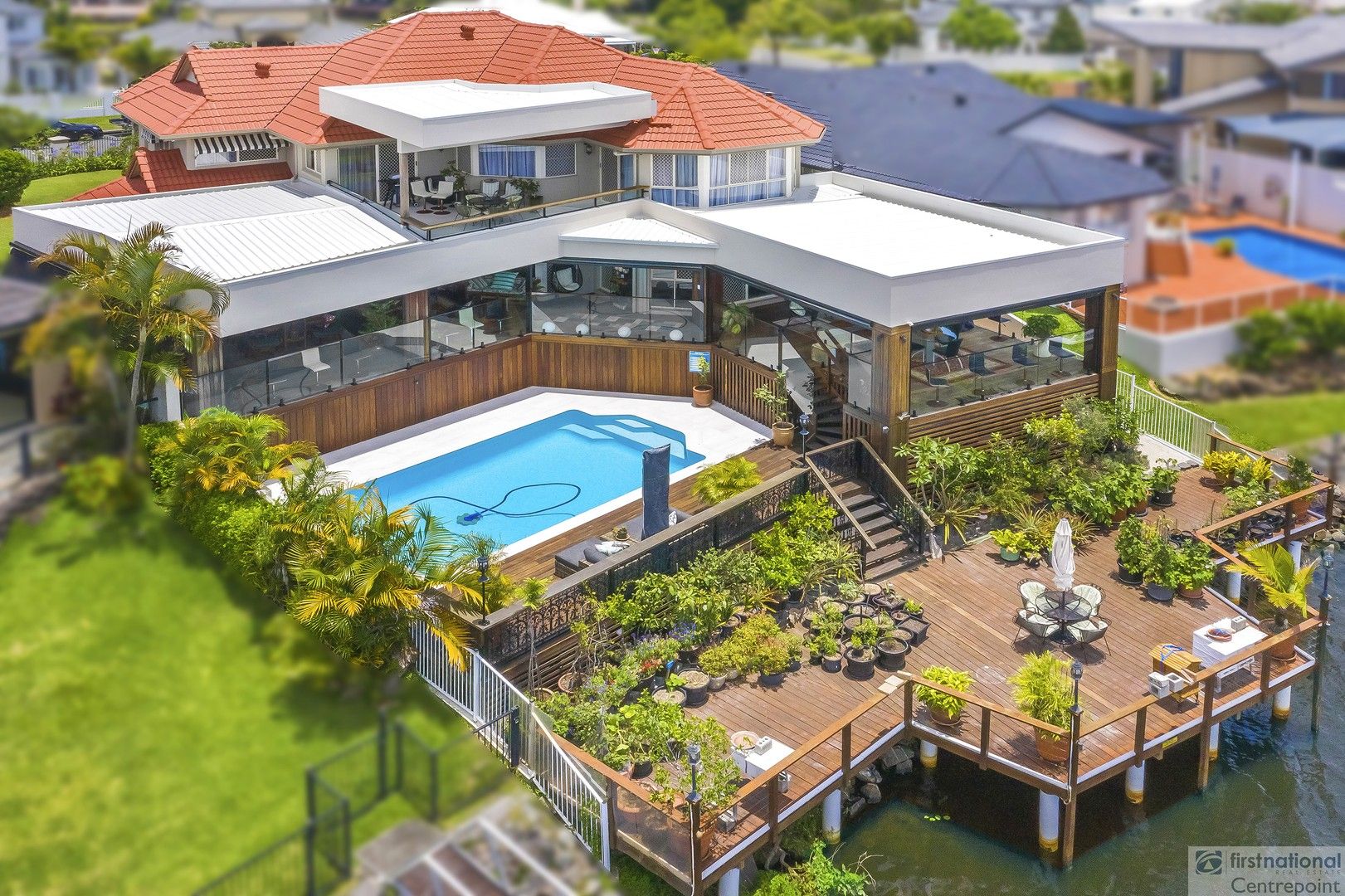 5 bedrooms House in 22 Bollard Circuit CLEAR ISLAND WATERS QLD, 4226