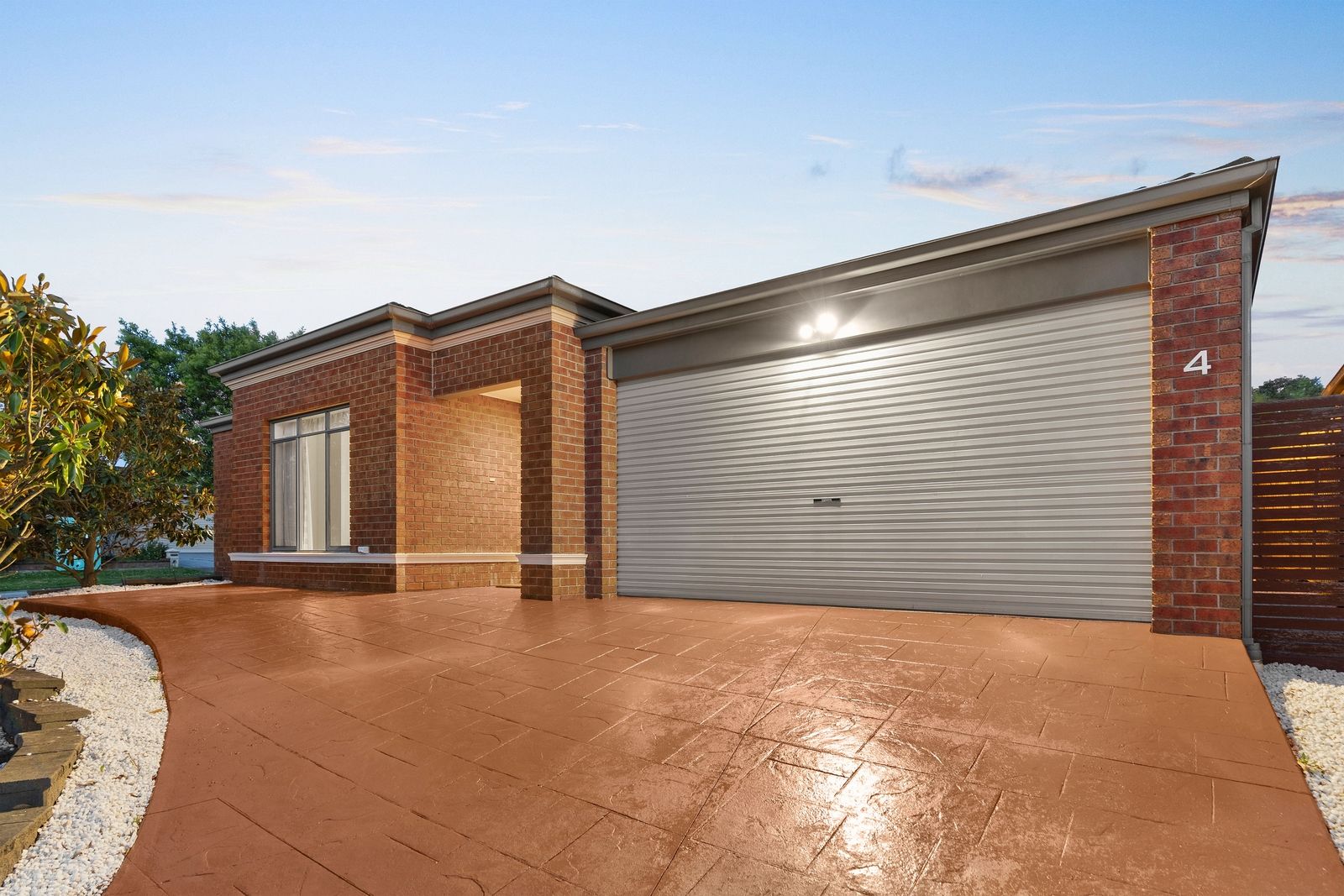 6 bedrooms House in 4 Eucumbene Drive BERWICK VIC, 3806