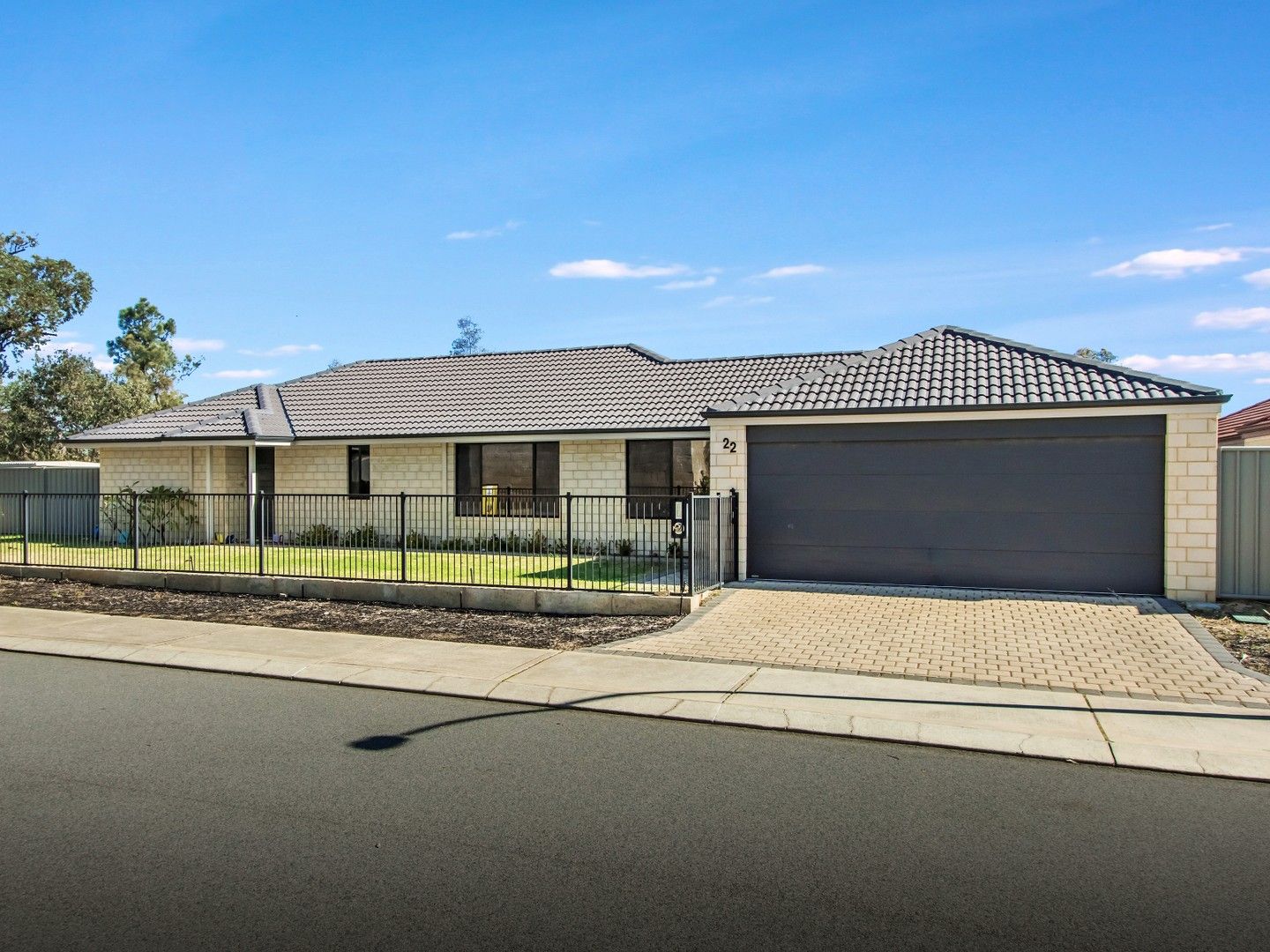 3 bedrooms House in 22 Ferndown Corner WELLARD WA, 6170
