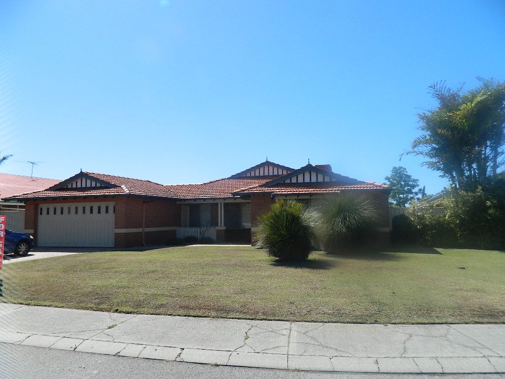 4 bedrooms House in 33 Citrine Gardens FORRESTFIELD WA, 6058