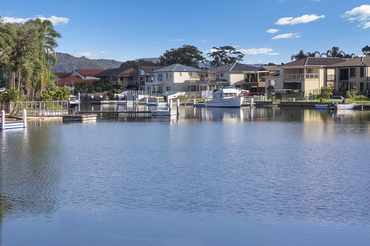 15 Mainsail Avenue, St Huberts Island Property History & Address