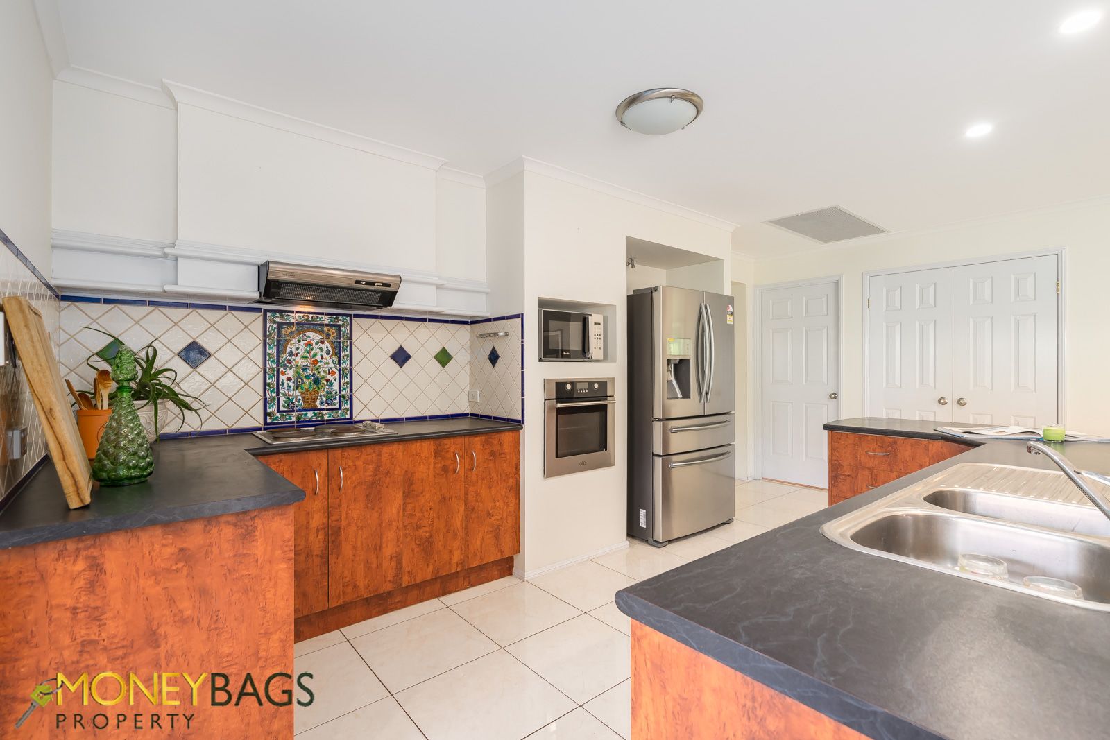 11 Torresian Place, Heritage Park QLD 4118, Image 2