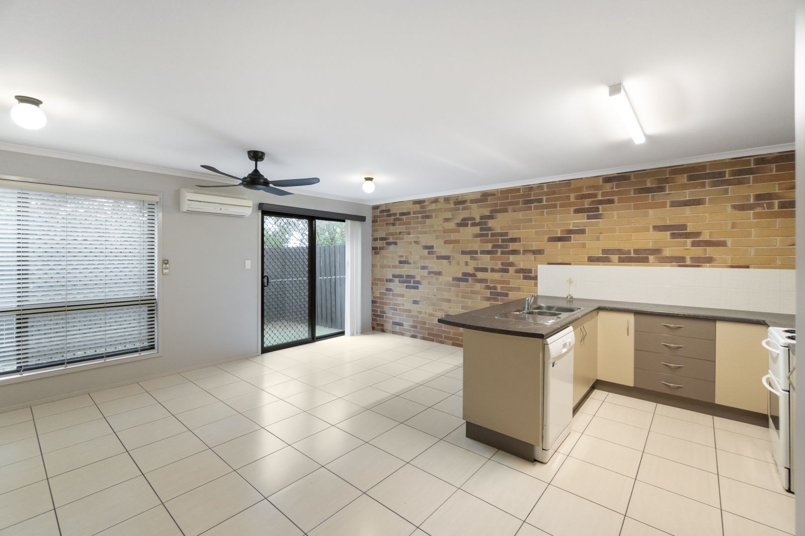 2/6 McIlwraith Street, Bundaberg South QLD 4670, Image 1