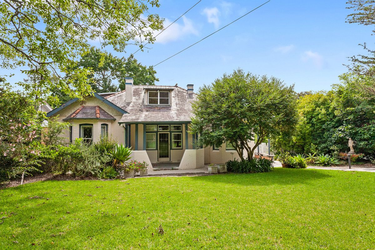 4 bedrooms House in 135 Livingstone Avenue PYMBLE NSW, 2073