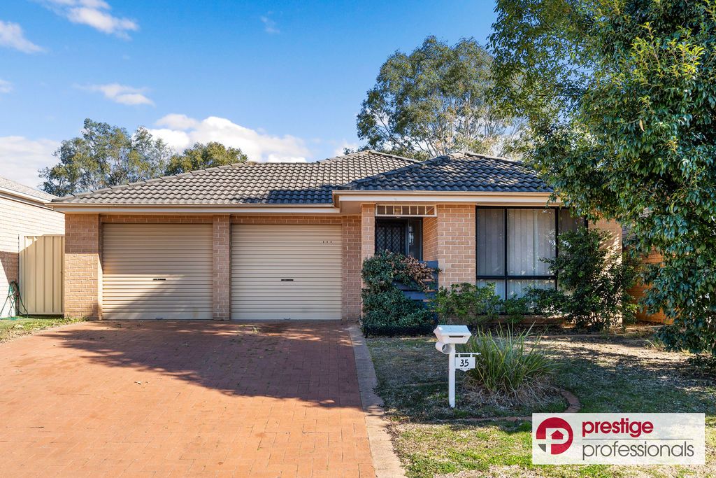 35 Glenelg Court, Wattle Grove NSW 2173, Image 0