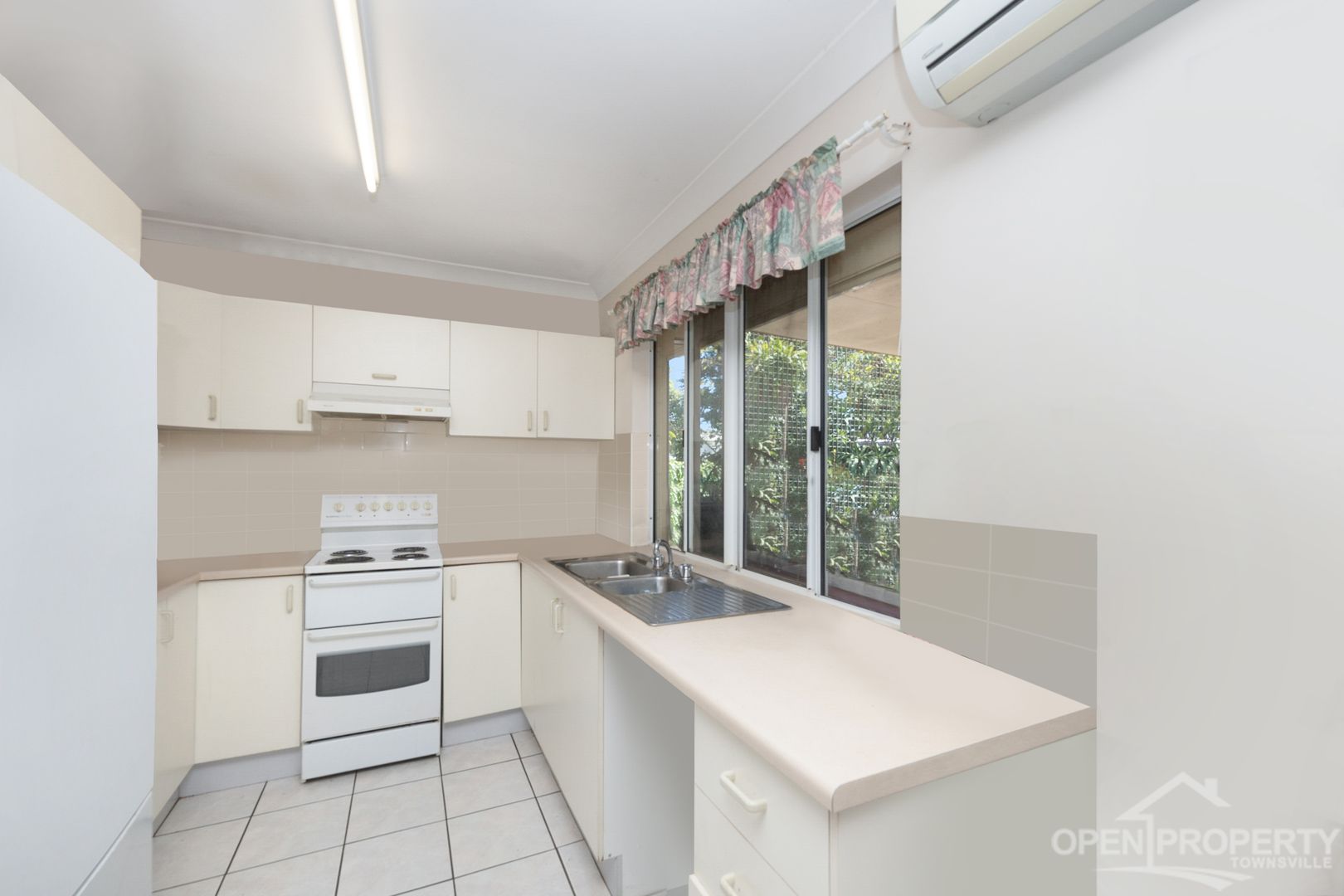 36 Coral Street, Saunders Beach QLD 4818, Image 2