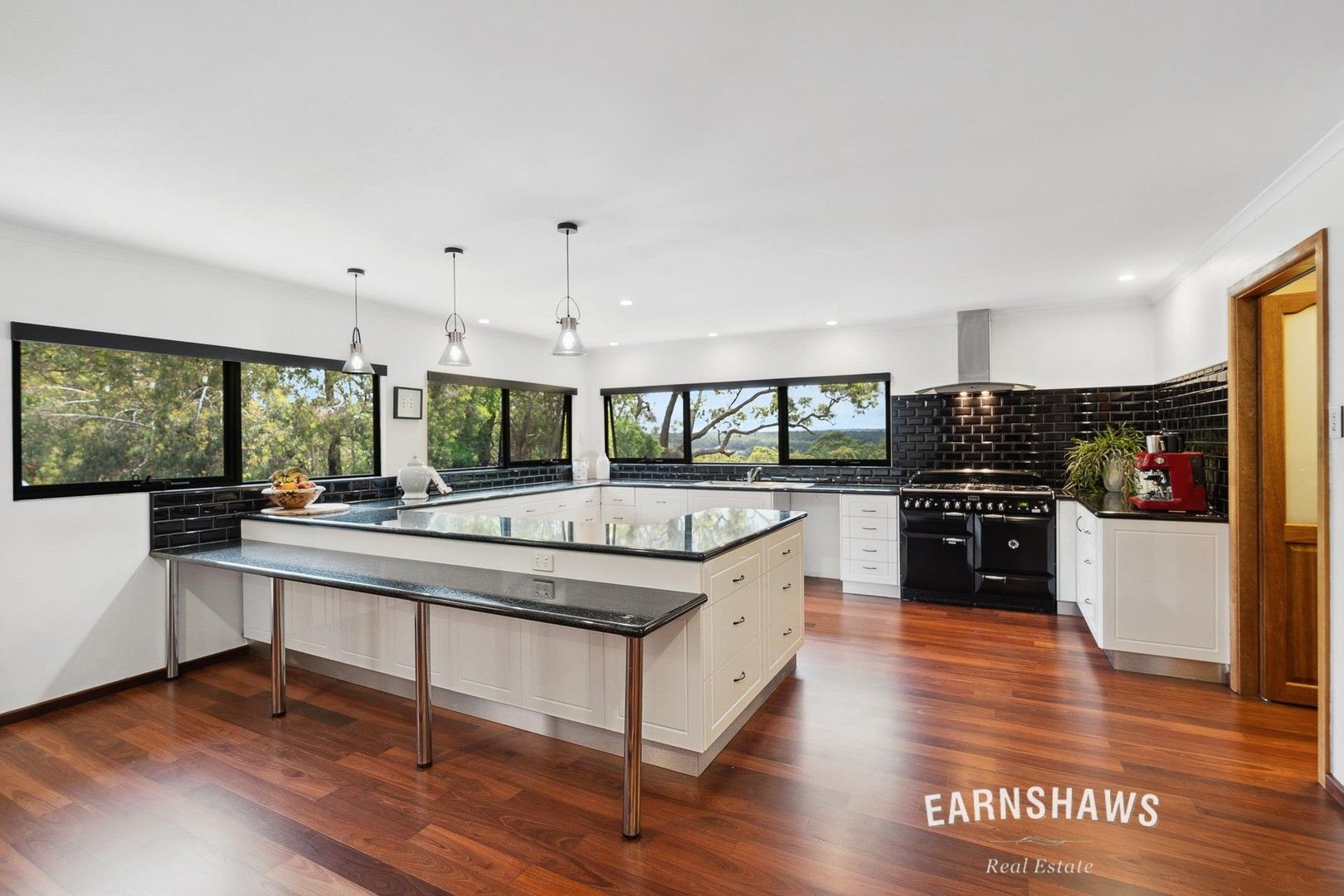 6 bedrooms House in 19 Parker Road PARKERVILLE WA, 6081