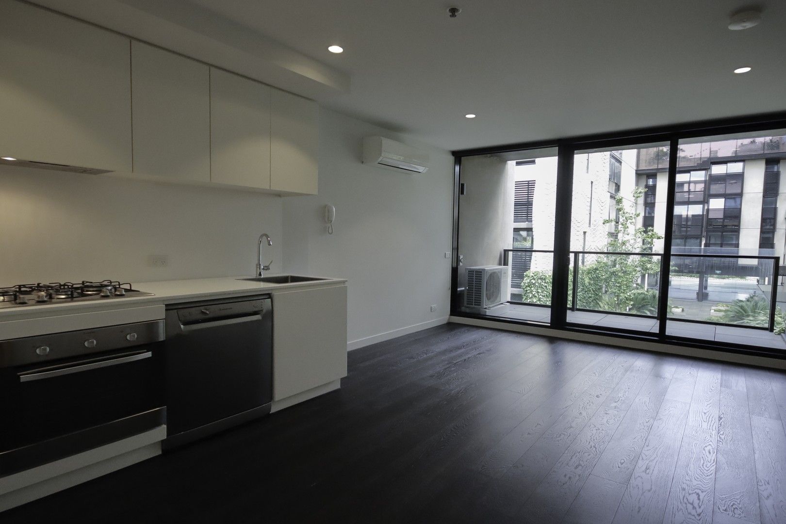 1 bedrooms Apartment / Unit / Flat in 112G/31 Napoleon Street COLLINGWOOD VIC, 3066