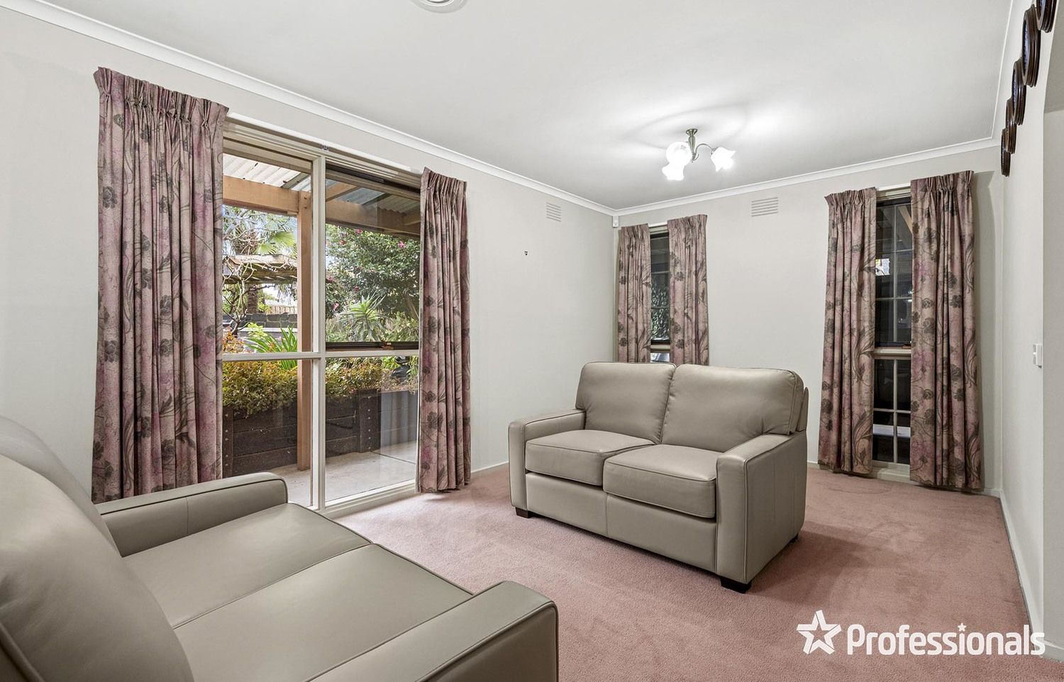 17 Montpellier Street, Healesville VIC 3777, Image 2