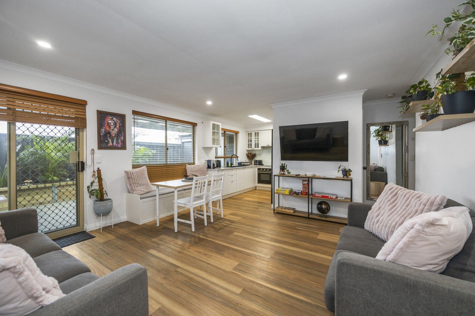 2 bedrooms House in 2/345 Main Street BALCATTA WA, 6021