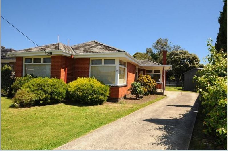 4 bedrooms House in 38 Banbury Street BURWOOD EAST VIC, 3151