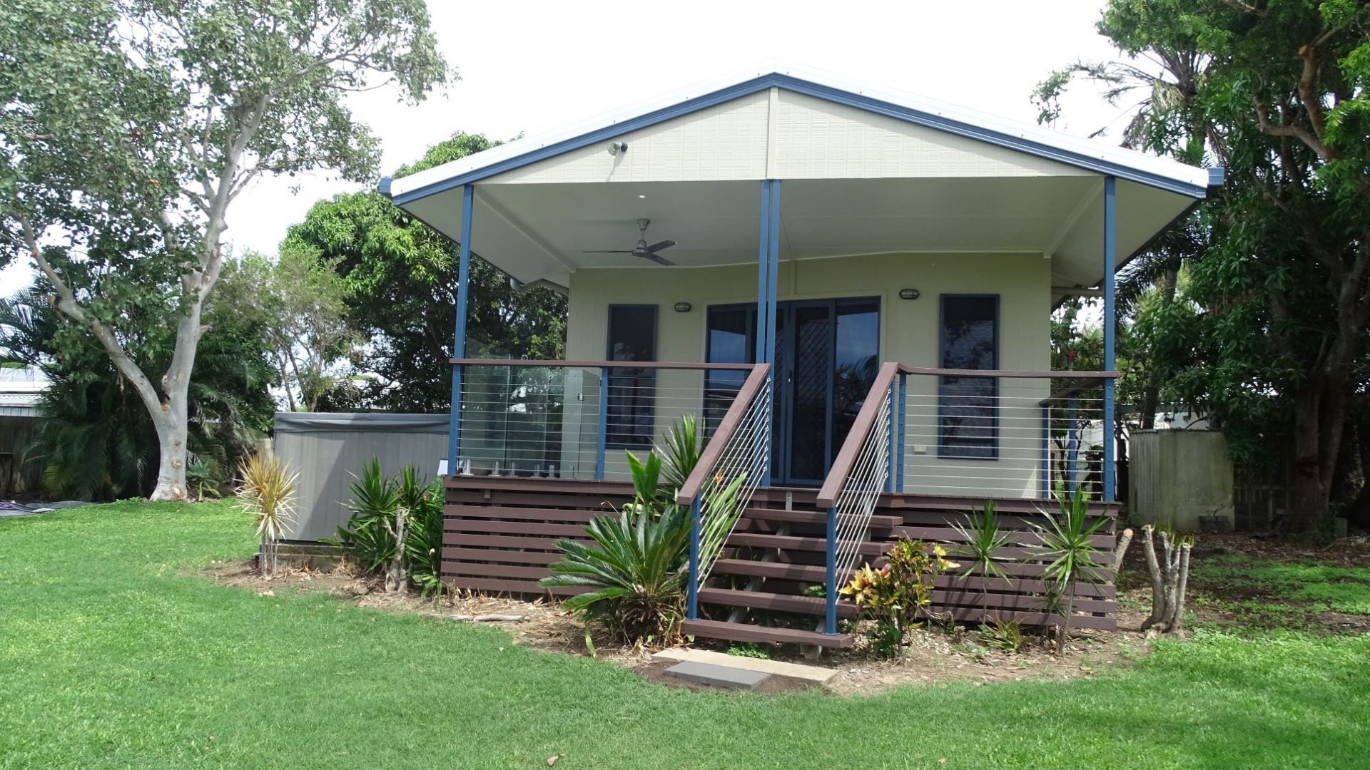 2 bedrooms House in 9 Morris Street CAMPWIN BEACH QLD, 4737