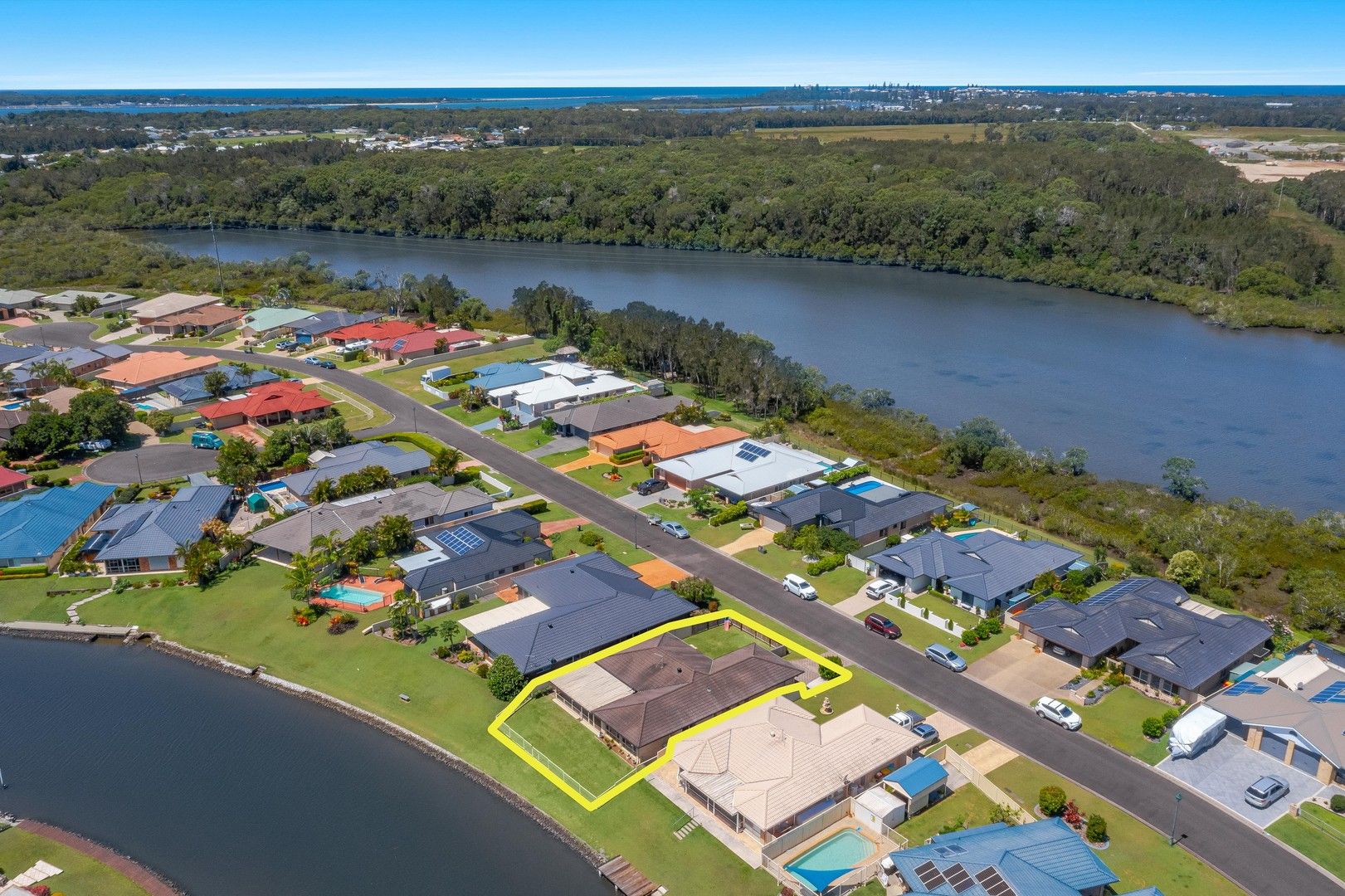 4 bedrooms House in 2/5 Bayview Drive YAMBA NSW, 2464