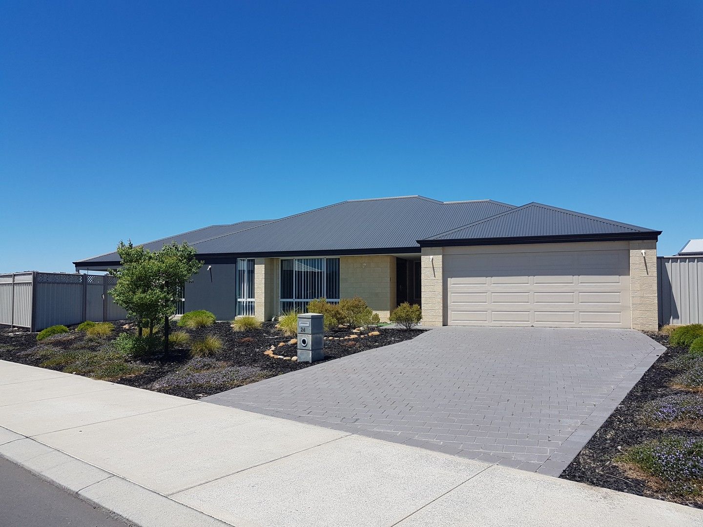 4 bedrooms House in 24 Mercury Pass AUSTRALIND WA, 6233