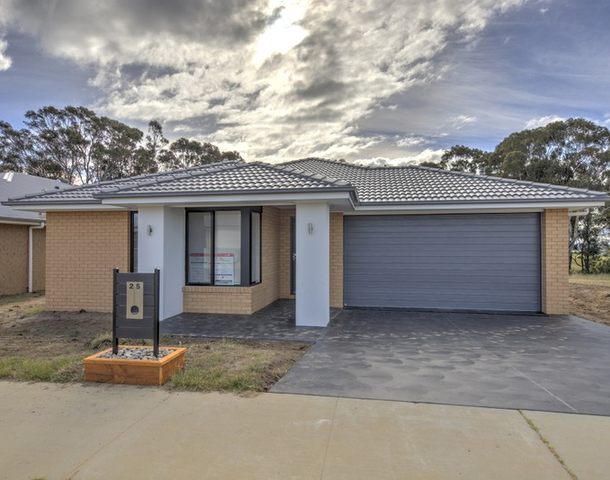 25 Houghton Crescent, Eagle Point VIC 3878