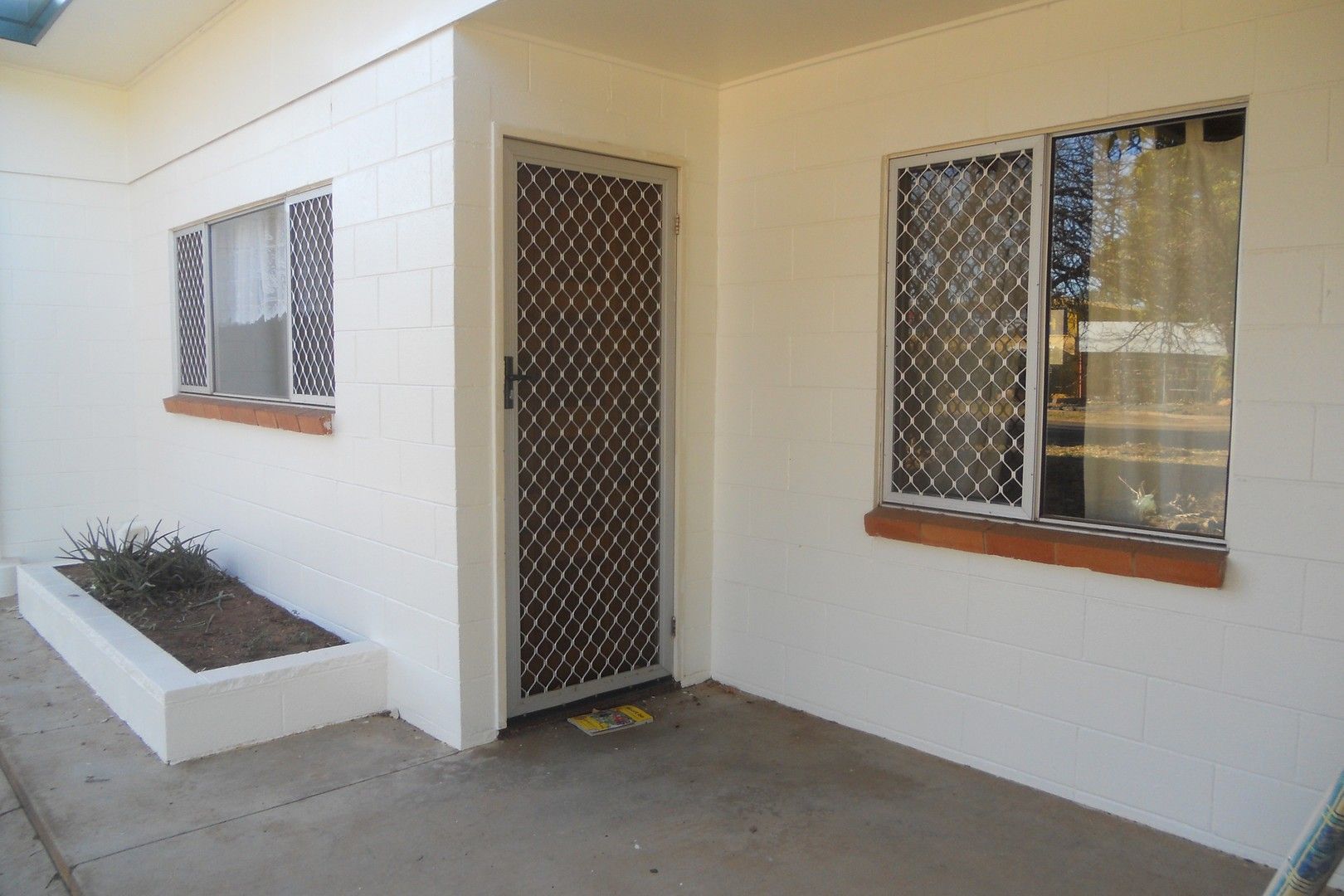 2 bedrooms Apartment / Unit / Flat in 5/79 Miles Street MOUNT ISA QLD, 4825