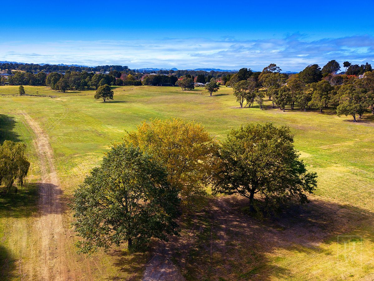 'Three Oaks' Hazelton Drive, Moss Vale NSW 2577, Image 2