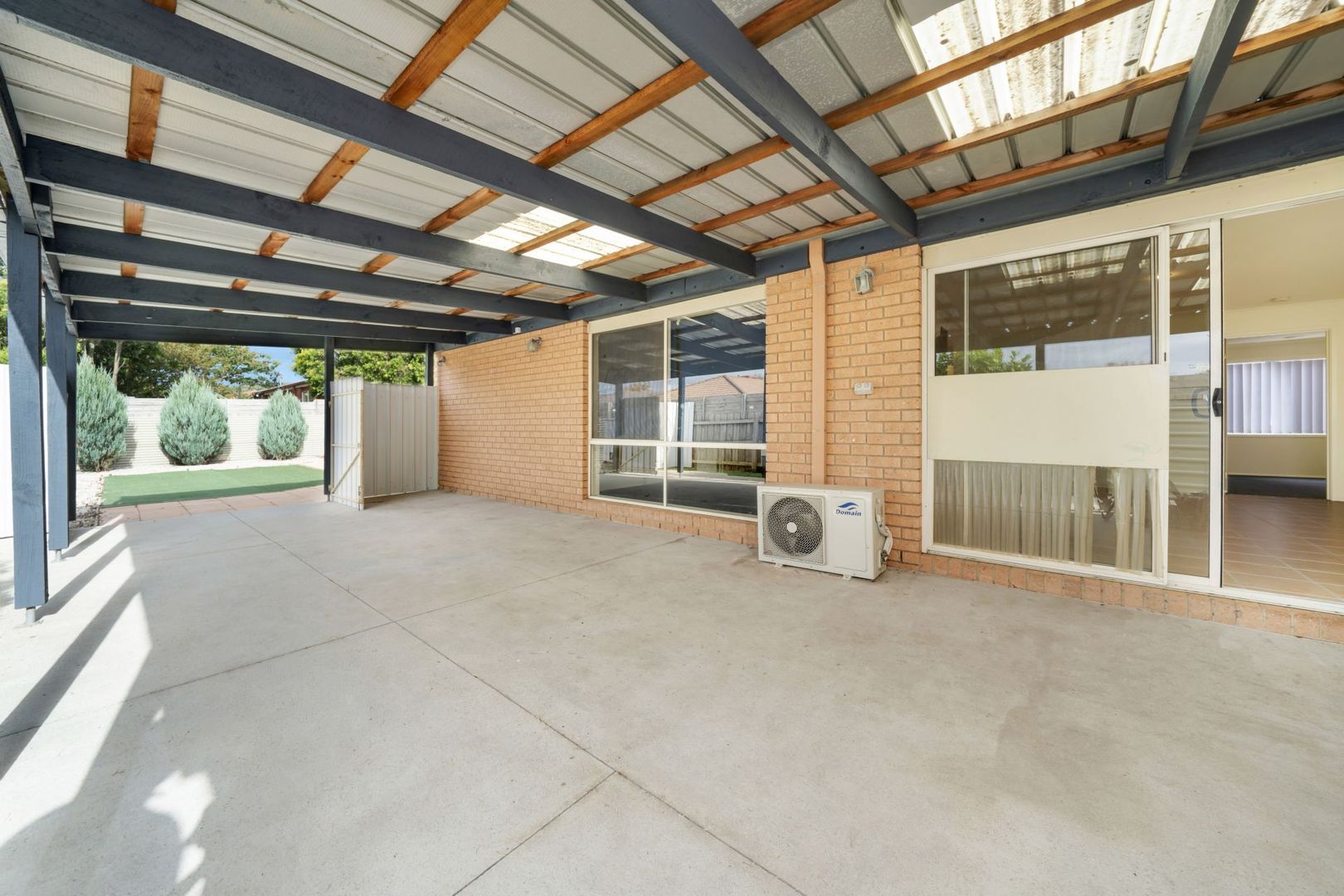 8 Geebung Road, Cranbourne West VIC 3977, Image 2