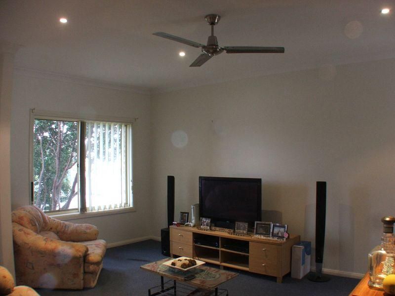 1/2 Ivy Cres, OLD BAR NSW 2430, Image 2