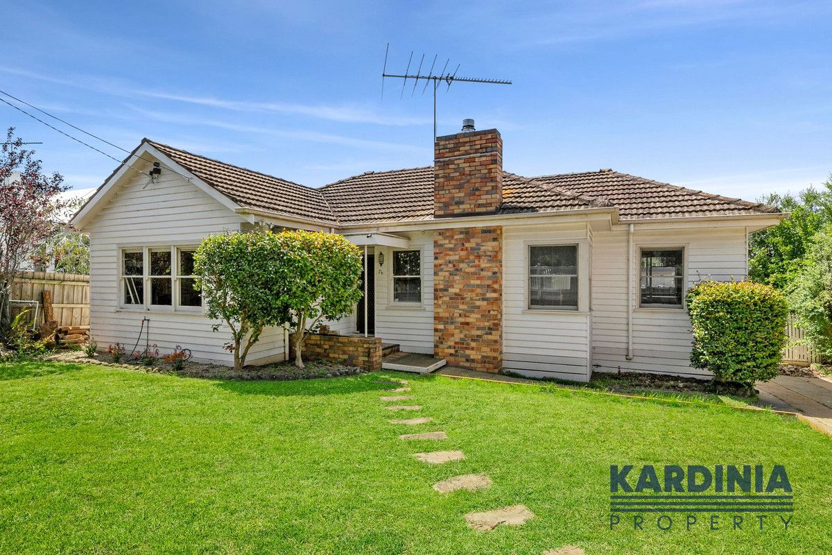 4 bedrooms House in 76 Shackleton Street BELMONT VIC, 3216