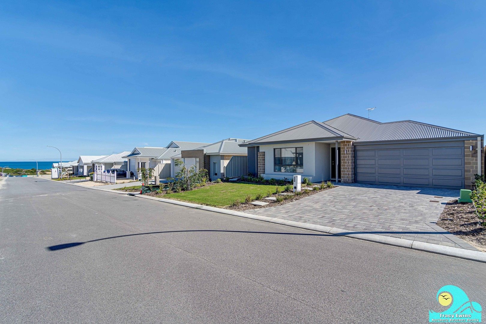 4 bedrooms House in 10 Paddle Way YANCHEP WA, 6035