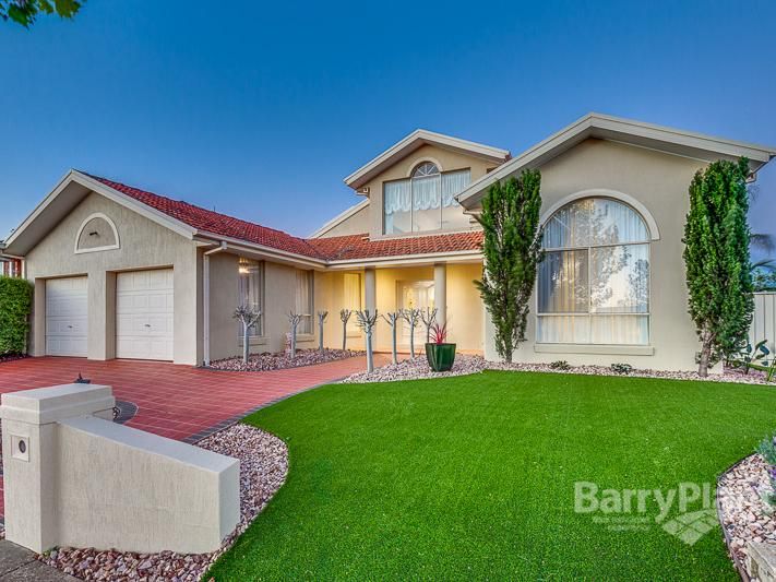 52 Tasman Crescent, Taylors Lakes VIC 3038