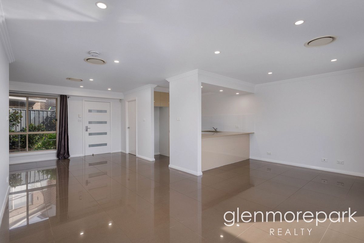 8/400 Glenmore Parkway, Glenmore Park NSW 2745, Image 2