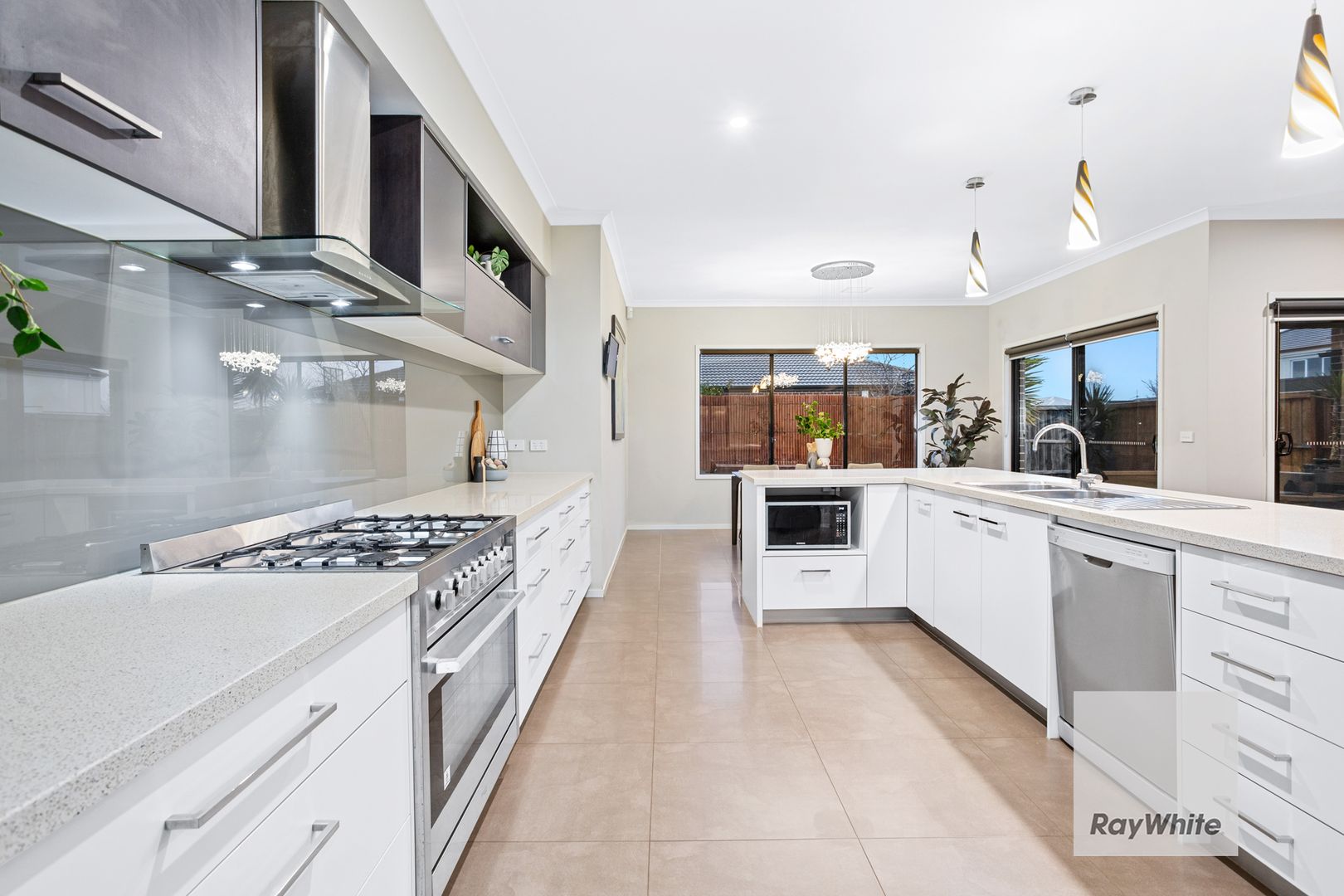 6 Frome Court, Taylors Hill VIC 3037, Image 2