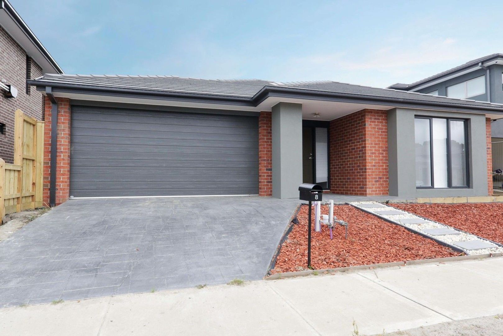4 bedrooms House in 8 Woodland Avenue KEYSBOROUGH VIC, 3173