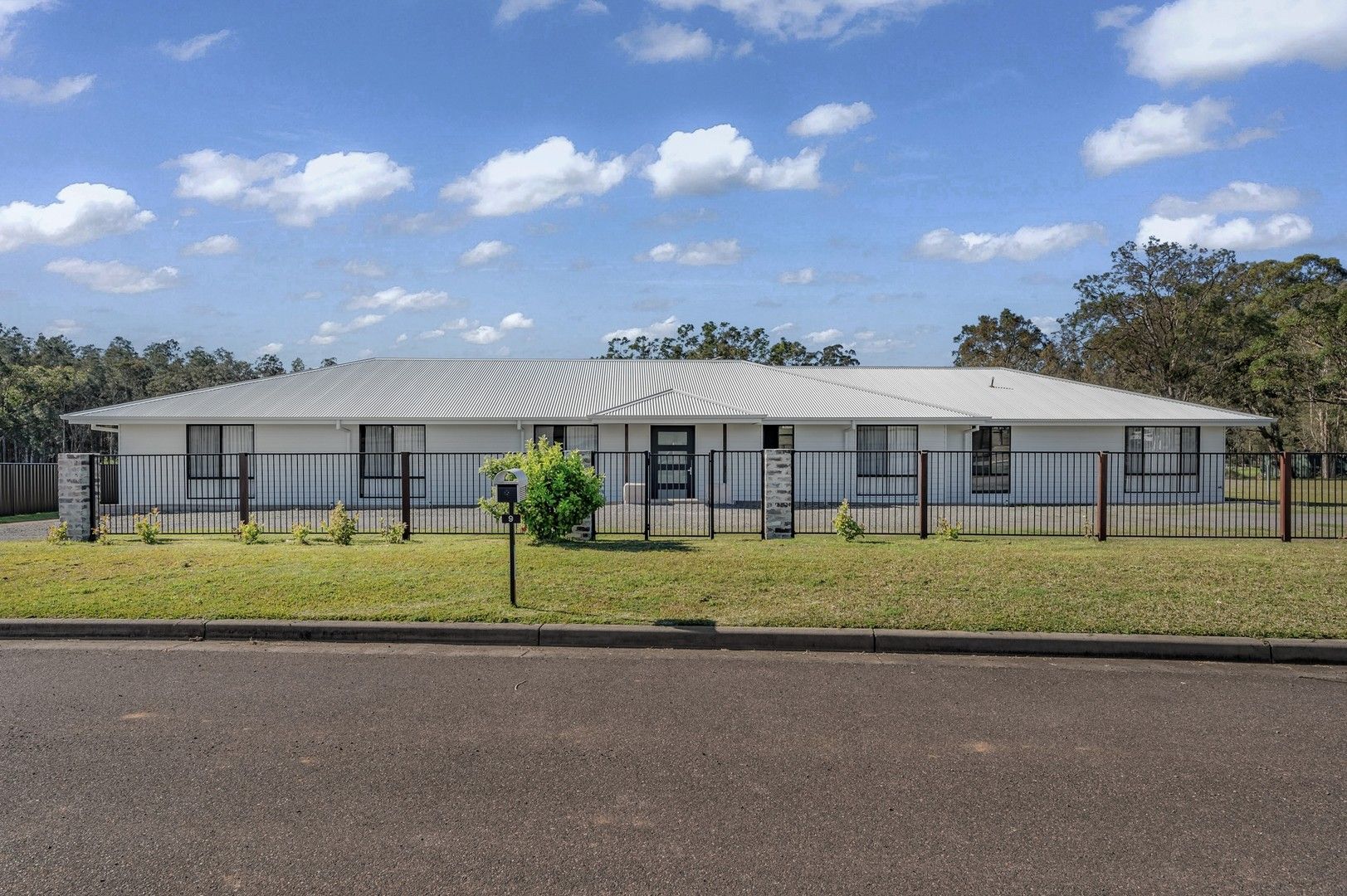 5 bedrooms House in 9 Harvest Road MEDOWIE NSW, 2318