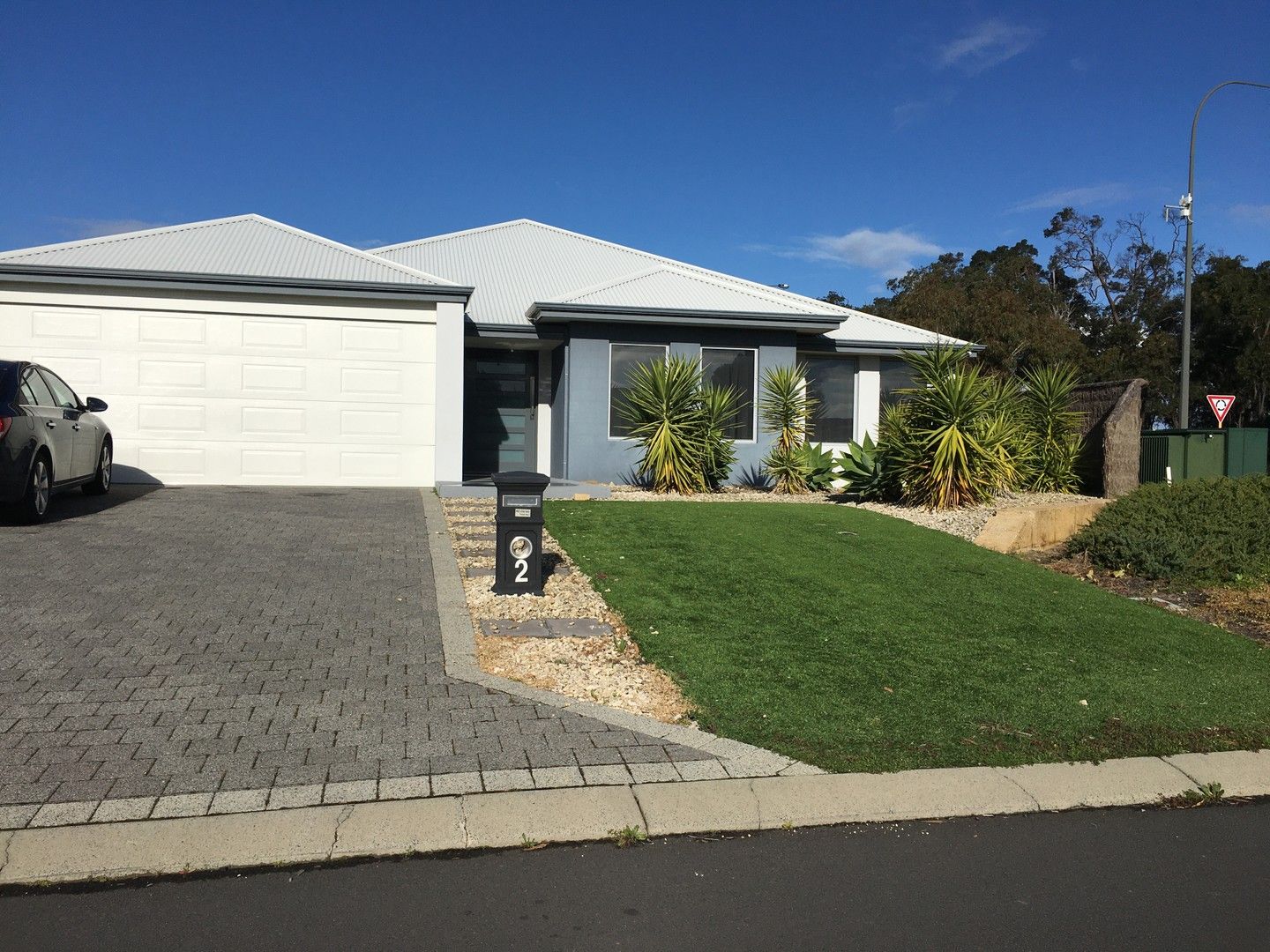 4 bedrooms House in 2 Kanalla Avenue MILLBRIDGE WA, 6232