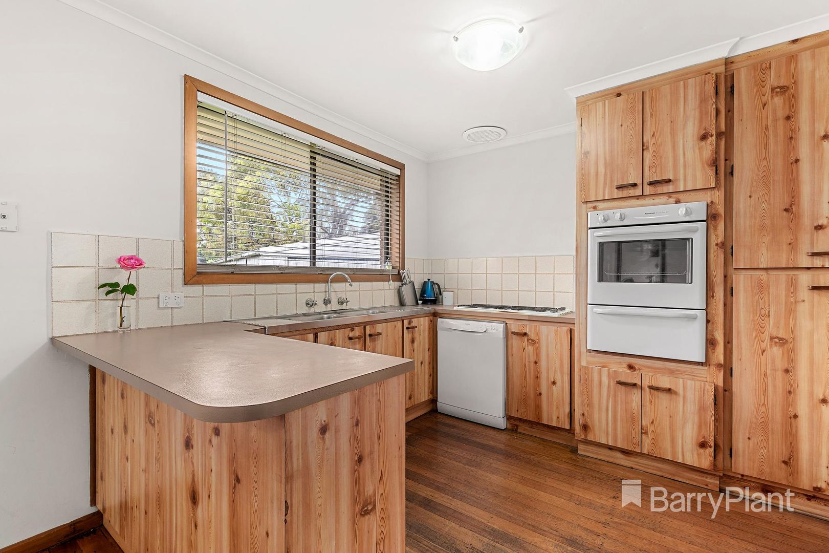 47 McLaughlin Crescent, Mill Park VIC 3082, Image 2