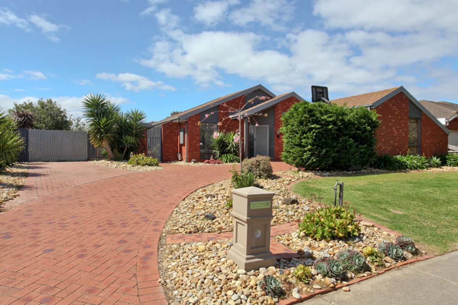 28 St Andrews Drive, Werribee Property History & Address Research
