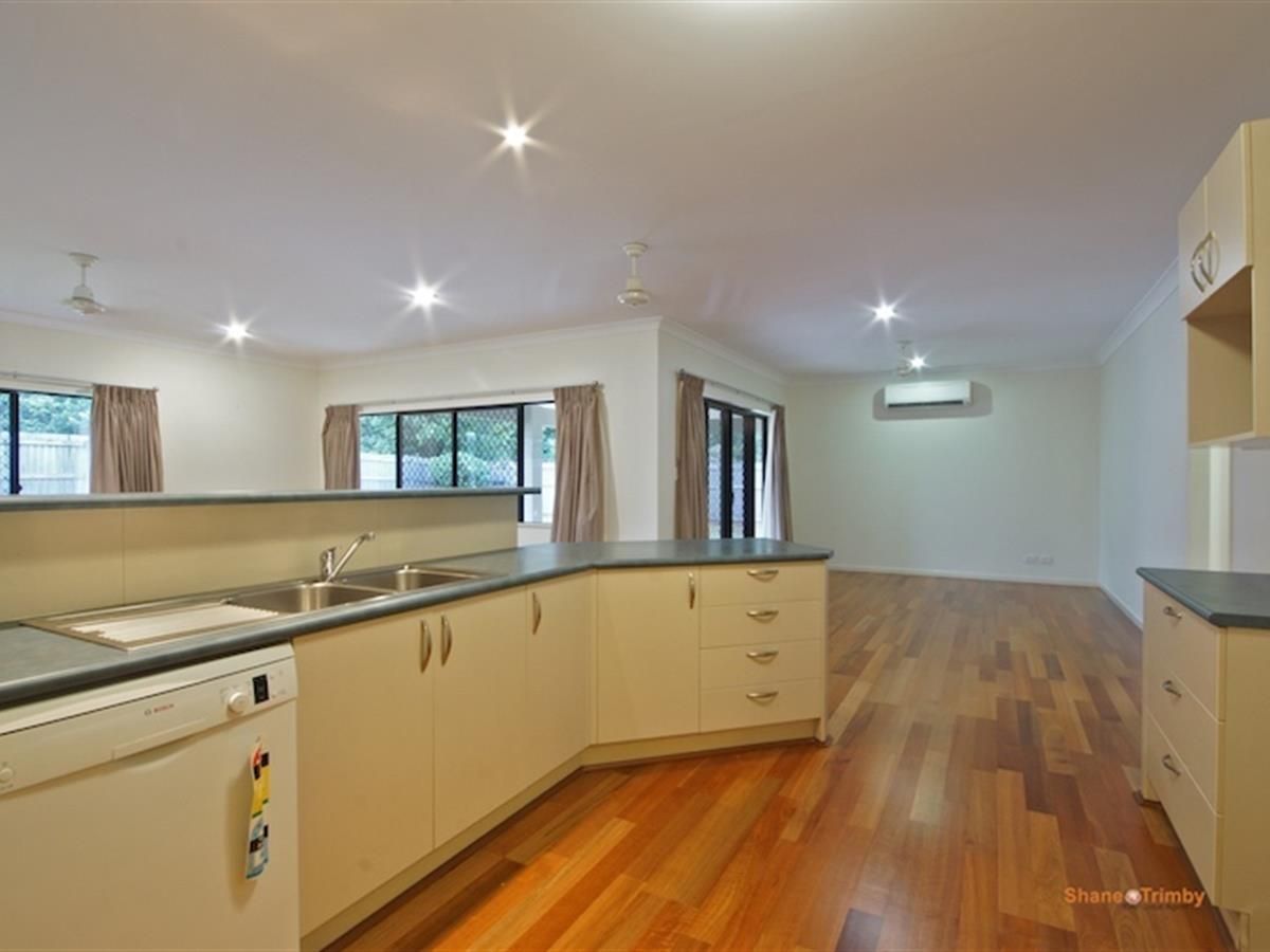 32 Tyrconnell Crescent, Redlynch QLD 4870, Image 0