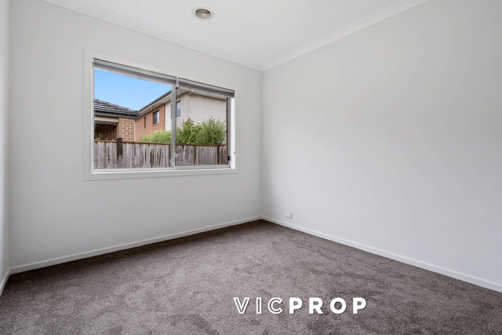 6 Evesham Drive, Point Cook VIC 3030, Image 2